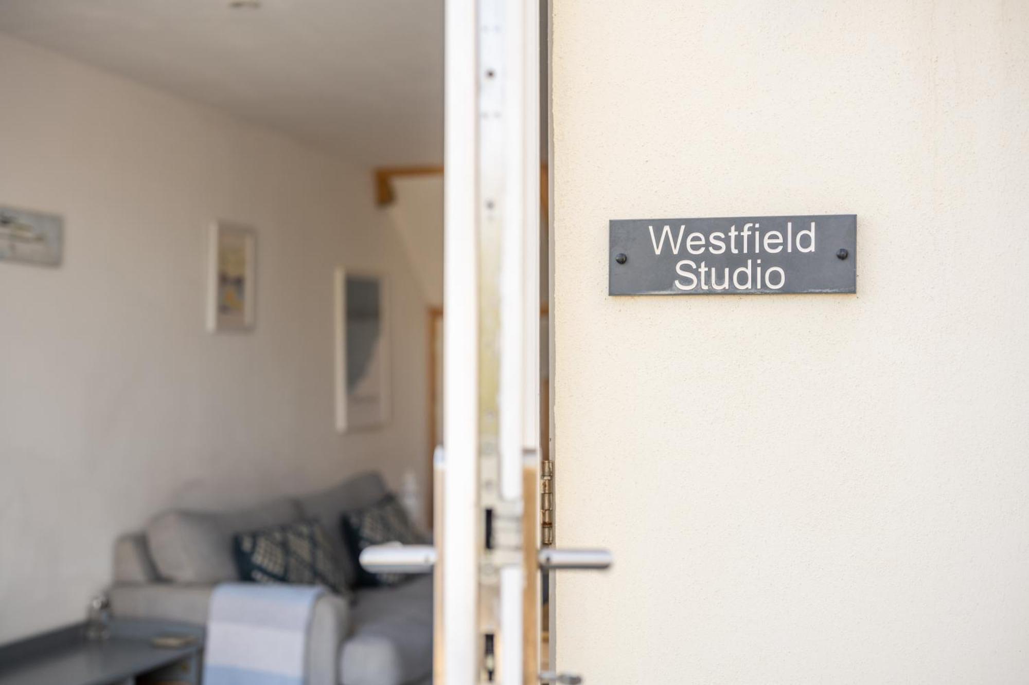 Holiday home Stunning Little House, 2 Mins From With A Sea View To For. Sleeps 2, Free Parking, Small Dog Welcome. *