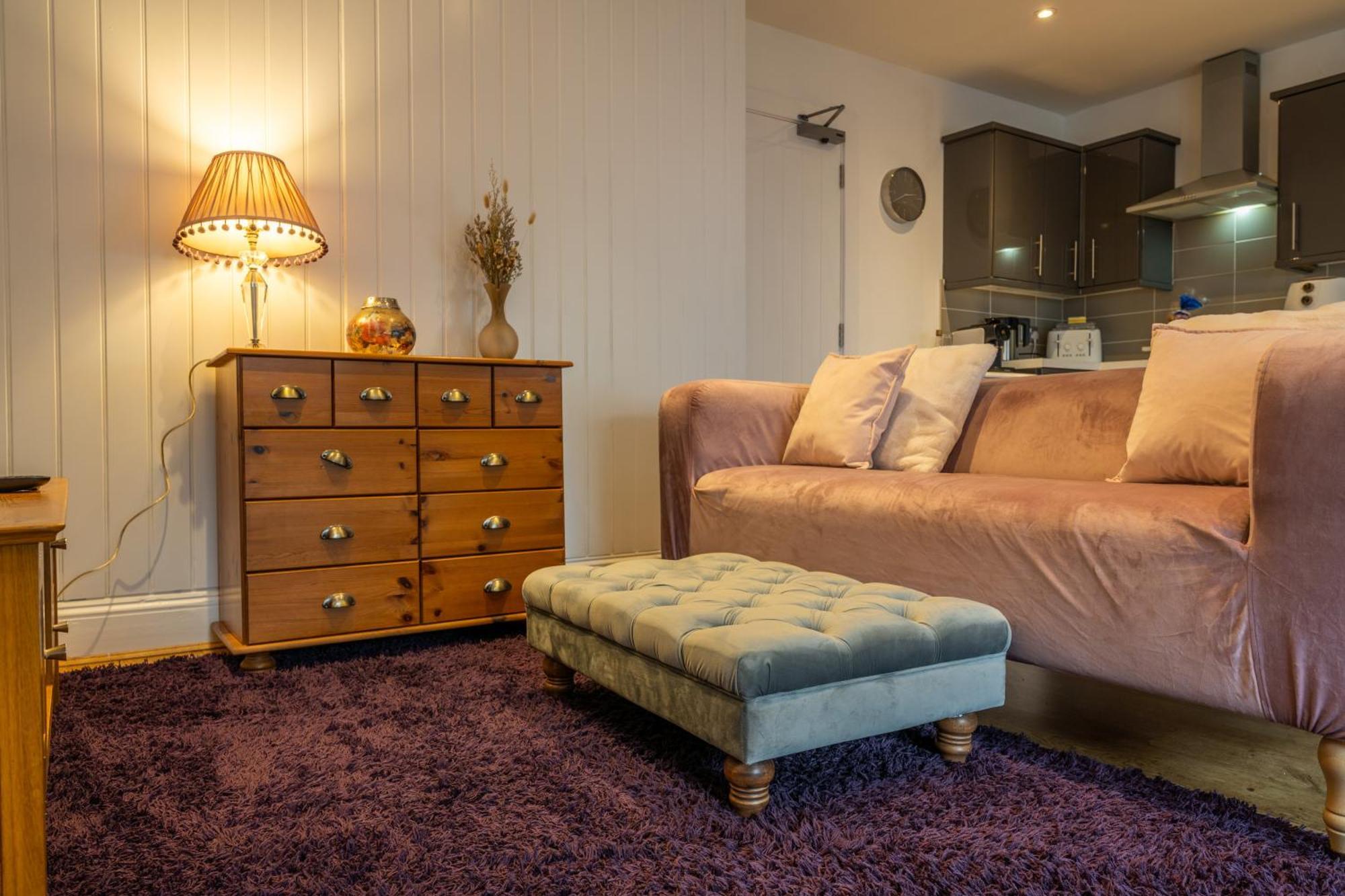 Apartment Cute 1 Bed 2 Mins From The Sea - Sleeps 4, Flat 8 The Gables, Church Street, *