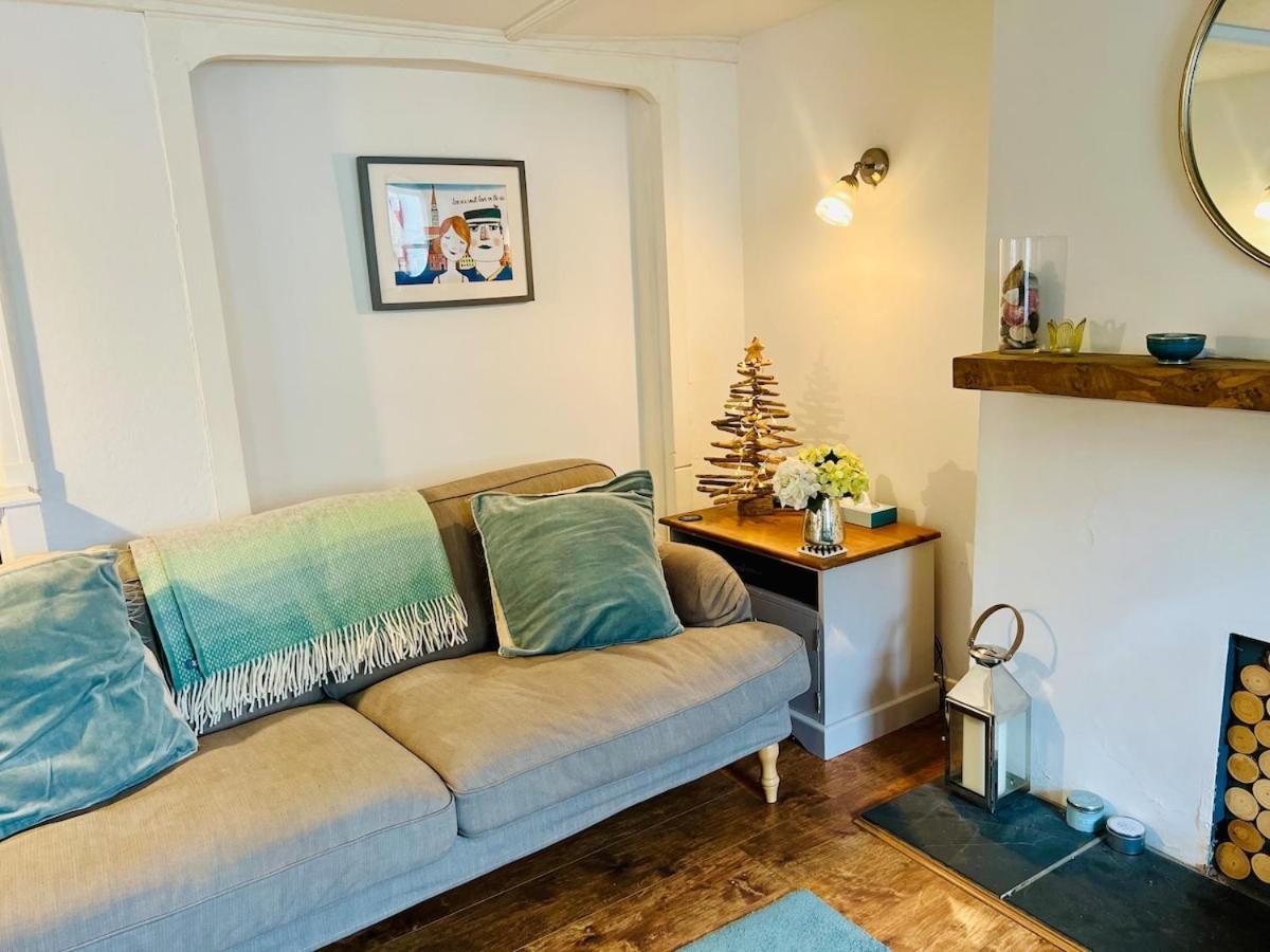 Great Value, Beautifully Decorated Quirky Cottage, Only A 6 Minute Walk From The Sea Beaches And Restaurants Sleeps 6