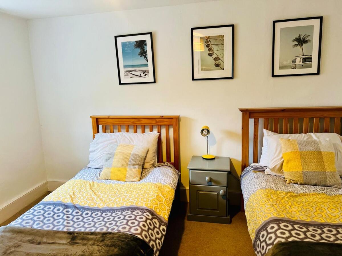 Holiday home Great Value, Beautifully Decorated Quirky Cottage, Only A 6 Minute Walk From The Sea Beaches And Restaurants Sleeps 6