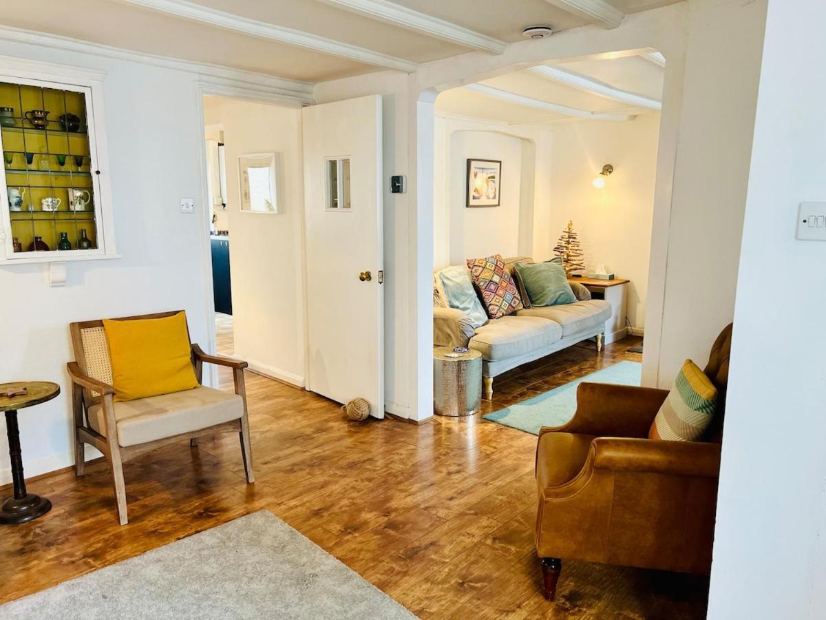 Great Value, Beautifully Decorated Quirky Cottage, Only A 6 Minute Walk From The Sea Beaches And Restaurants Sleeps 6 * Lyme Regis