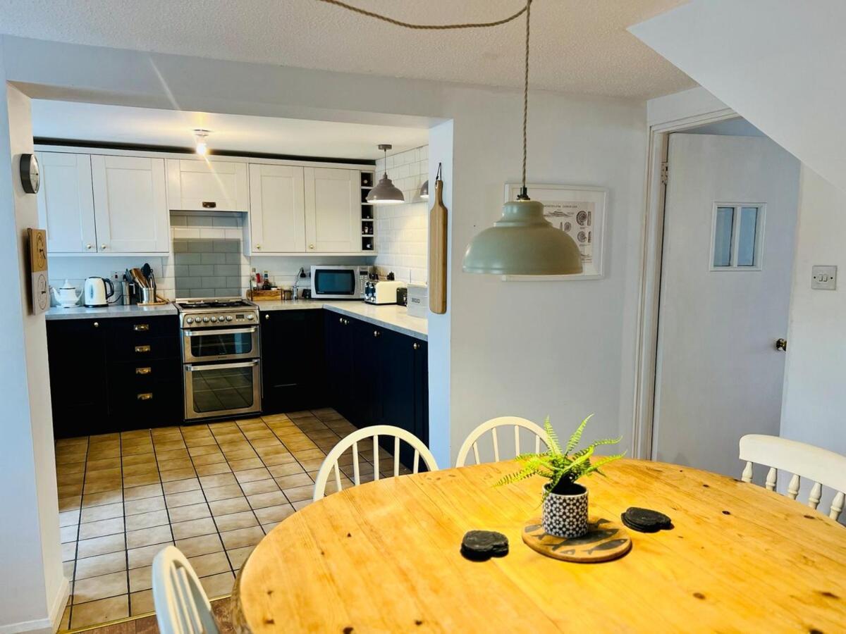Great Value, Beautifully Decorated Quirky Cottage, Only A 6 Minute Walk From The Sea Beaches And Restaurants Sleeps 6