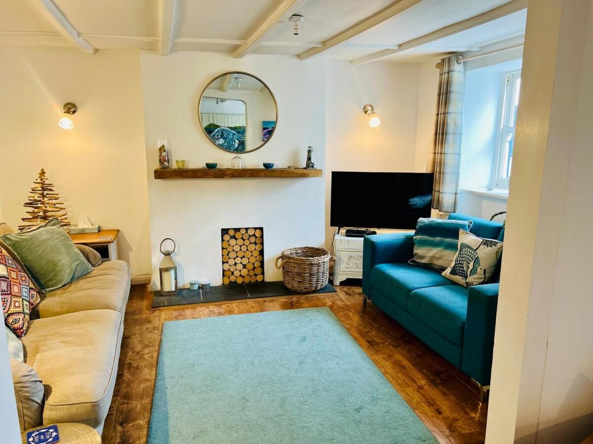 Great Value, Beautifully Decorated Quirky Cottage, Only A 6 Minute Walk From The Sea Beaches And Restaurants Sleeps 6 * Lyme Regis
