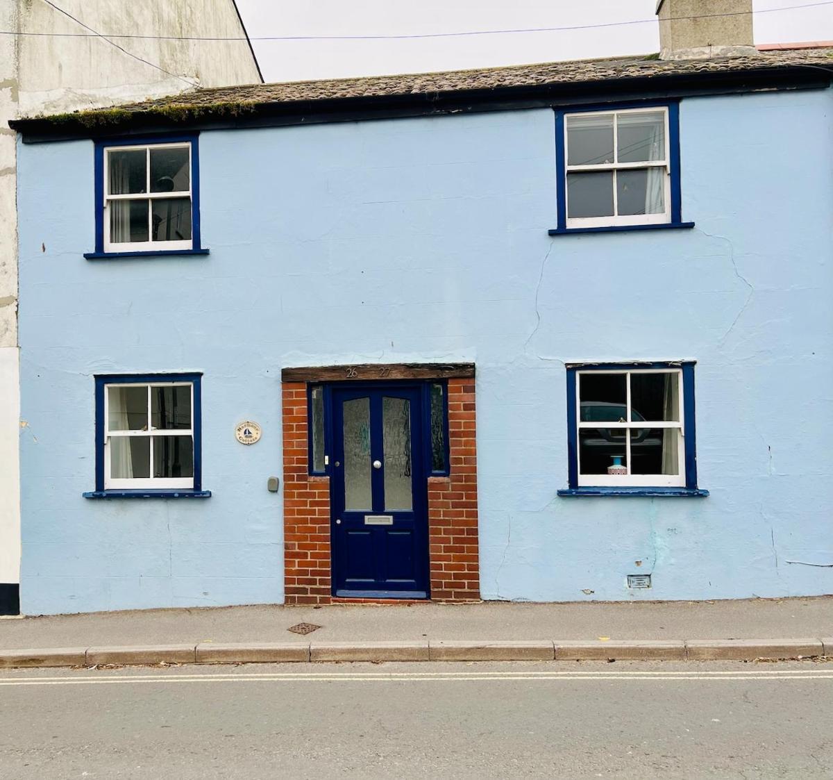 Great Value, Beautifully Decorated Quirky Cottage, Only A 6 Minute Walk From The Sea Beaches And Restaurants Sleeps 6