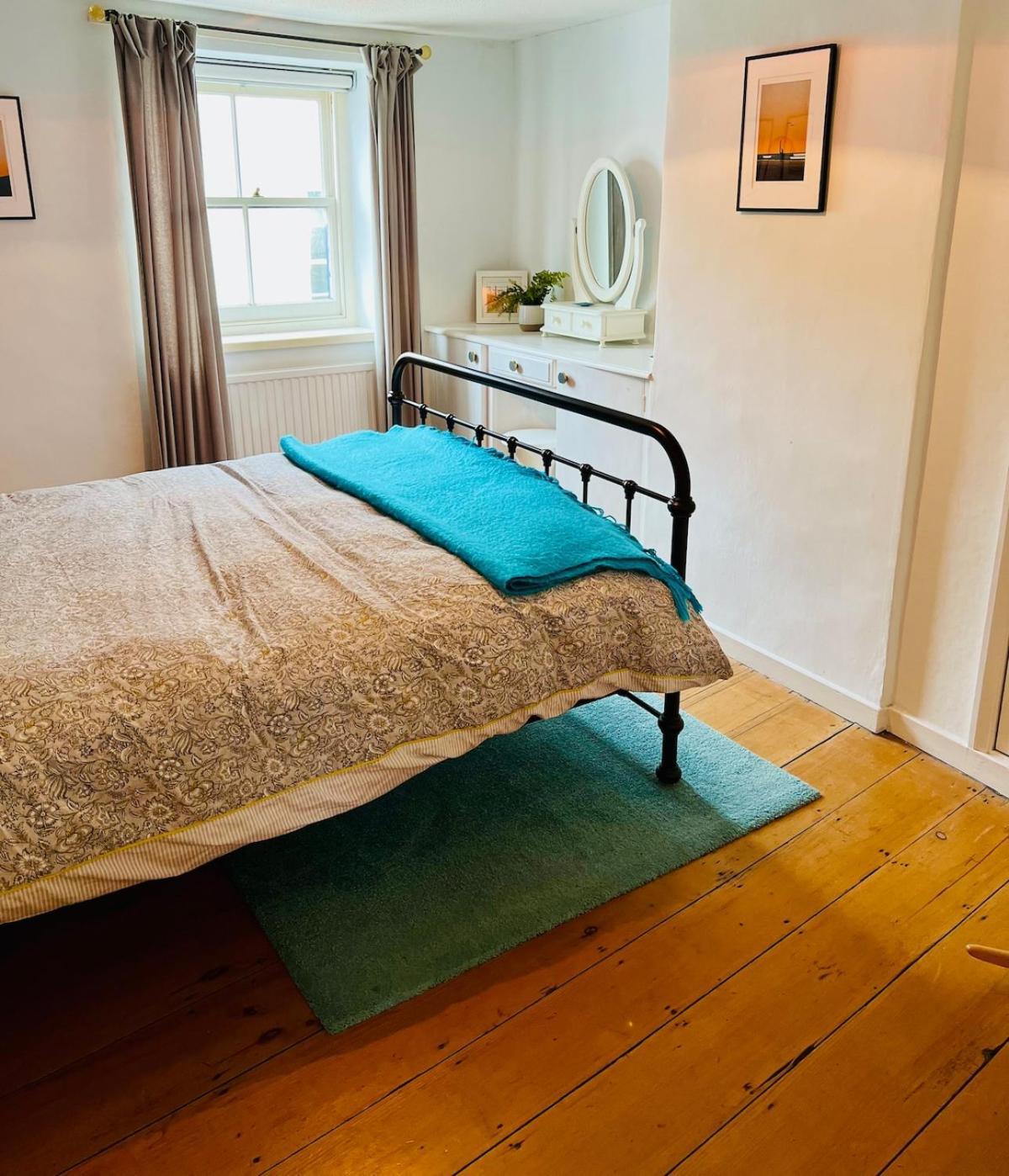 Holiday home Great Value, Beautifully Decorated Quirky Cottage, Only A 6 Minute Walk From The Sea Beaches And Restaurants Sleeps 6 Lyme Regis
