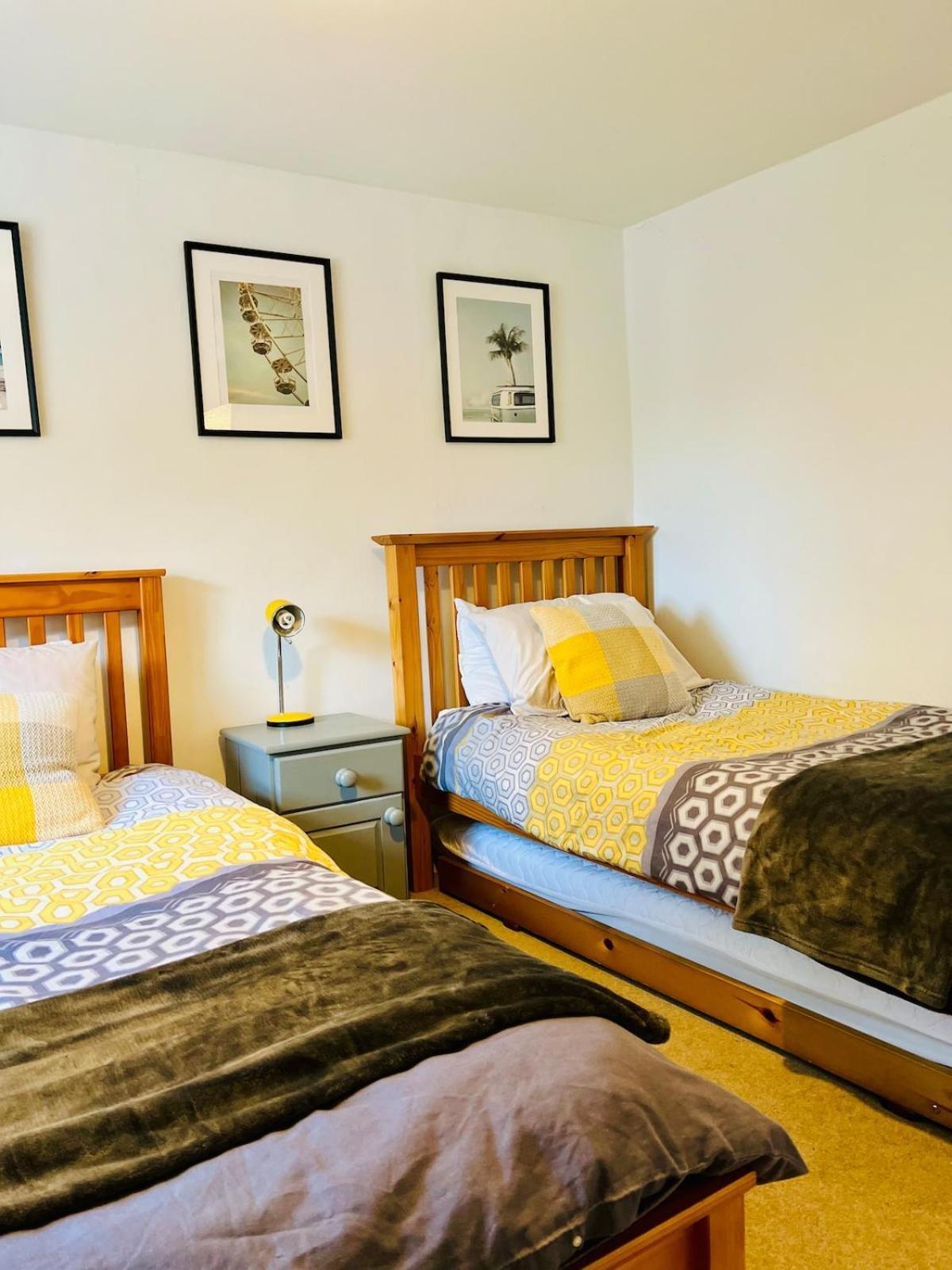 Holiday home Great Value, Beautifully Decorated Quirky Cottage, Only A 6 Minute Walk From The Sea Beaches And Restaurants Sleeps 6