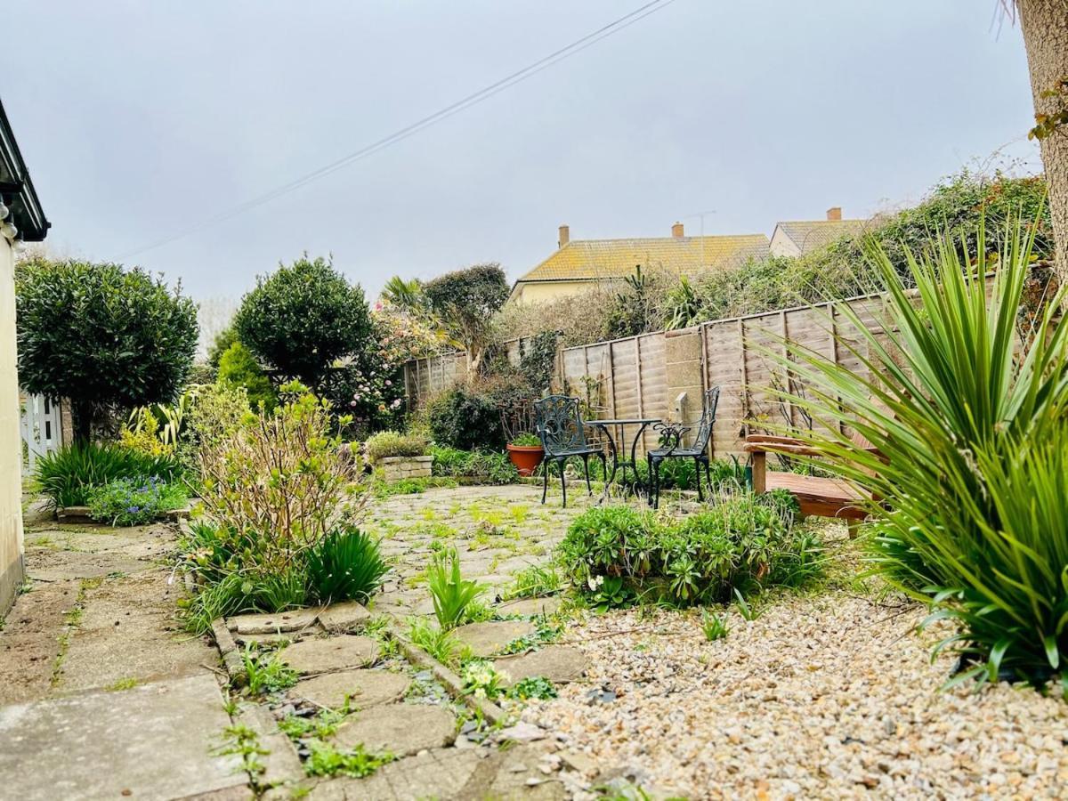 Holiday home Great Value, Beautifully Decorated Quirky Cottage, Only A 6 Minute Walk From The Sea Beaches And Restaurants Sleeps 6 *