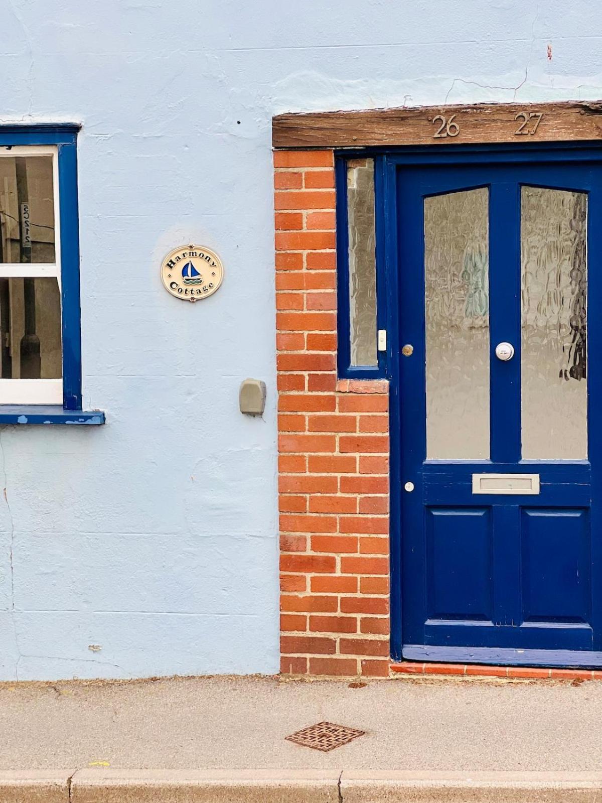 Great Value, Beautifully Decorated Quirky Cottage, Only A 6 Minute Walk From The Sea Beaches And Restaurants Sleeps 6 Holiday home Lyme Regis