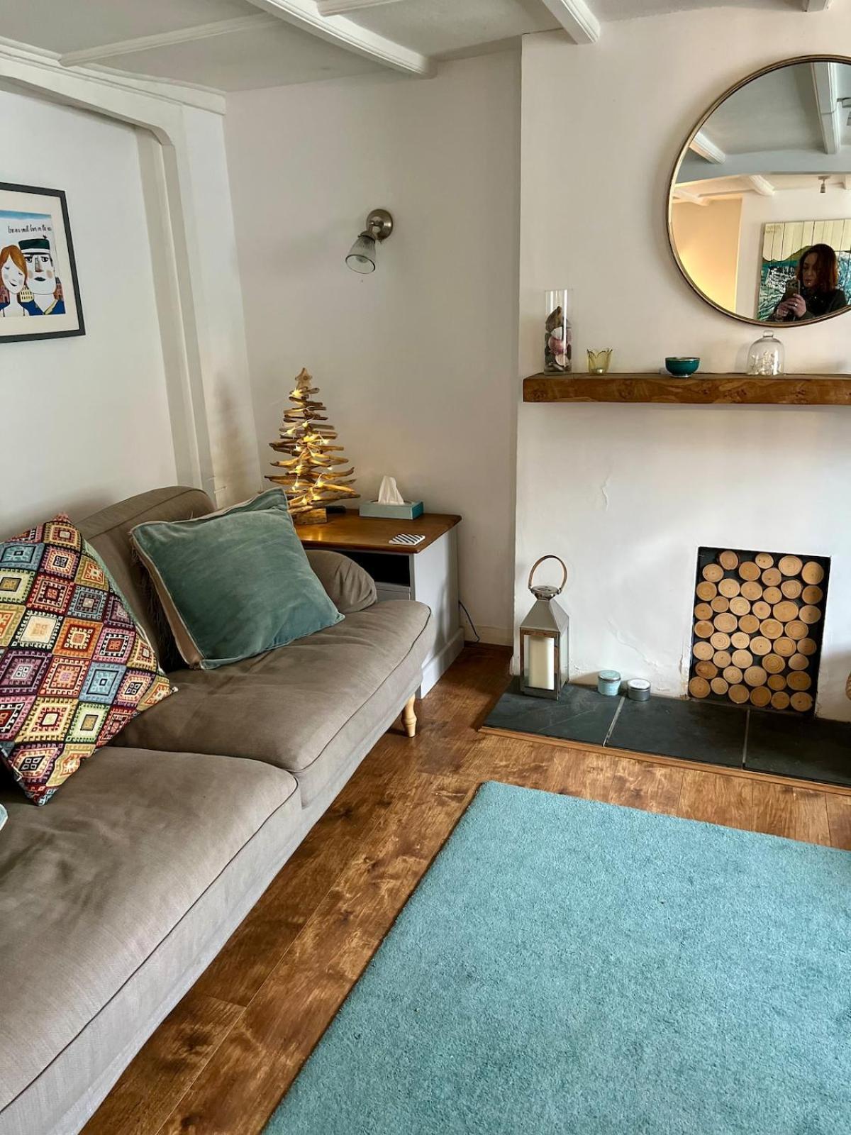 Holiday home Great Value, Beautifully Decorated Quirky Cottage, Only A 6 Minute Walk From The Sea Beaches And Restaurants Sleeps 6