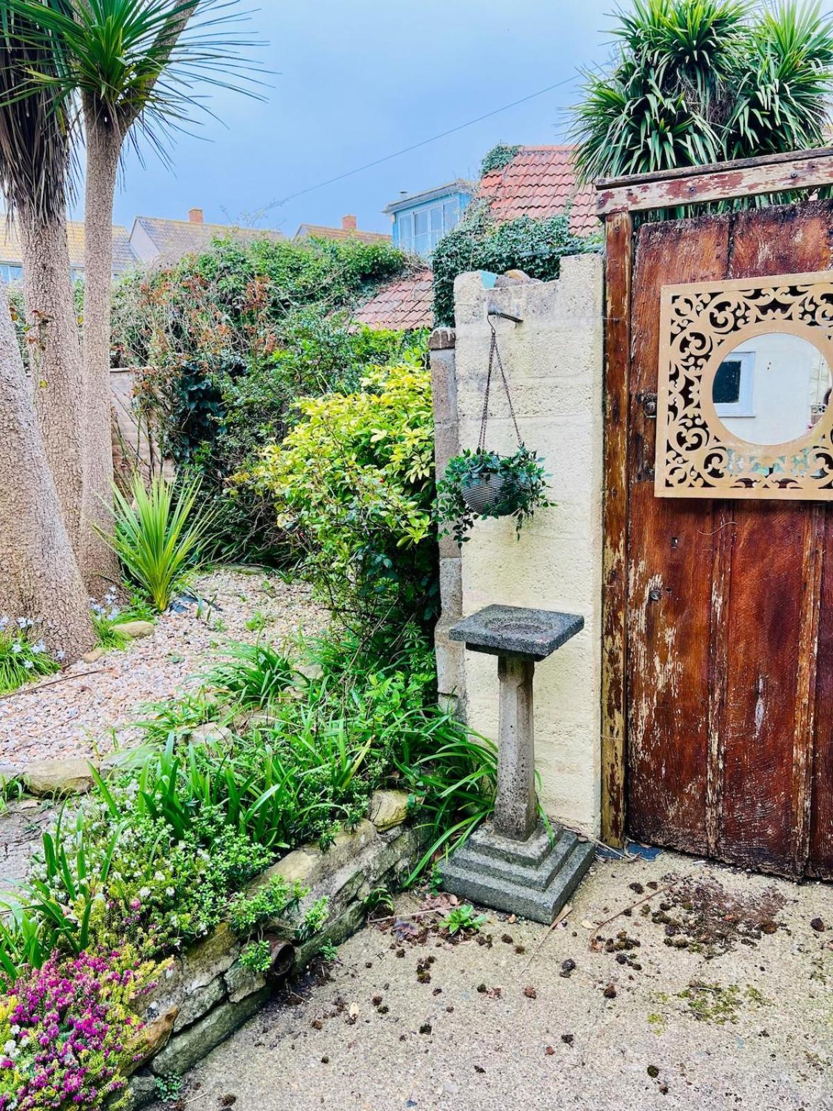 Holiday home Great Value, Beautifully Decorated Quirky Cottage, Only A 6 Minute Walk From The Sea Beaches And Restaurants Sleeps 6 *