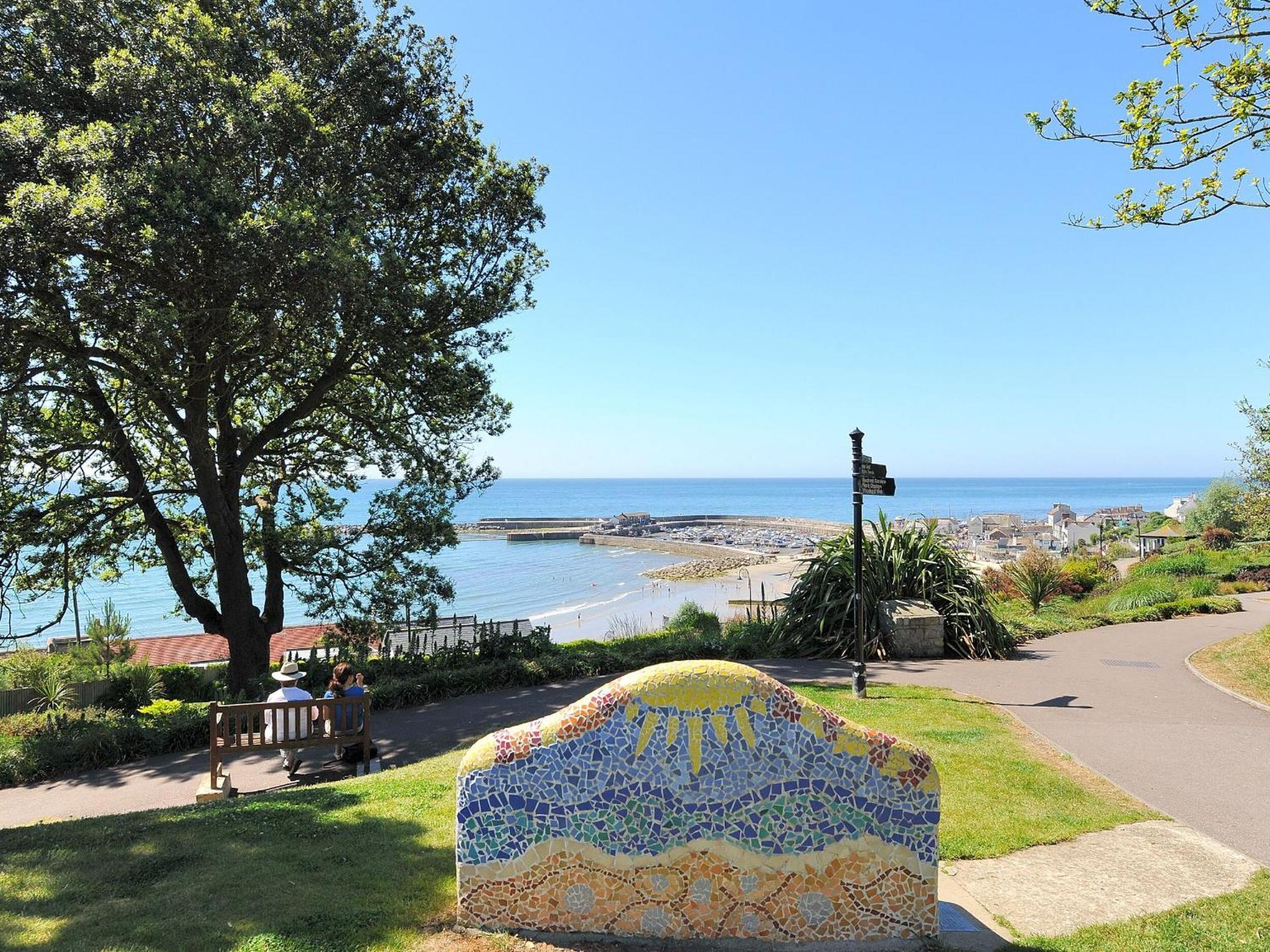 45 Georges Square * Lyme Regis
