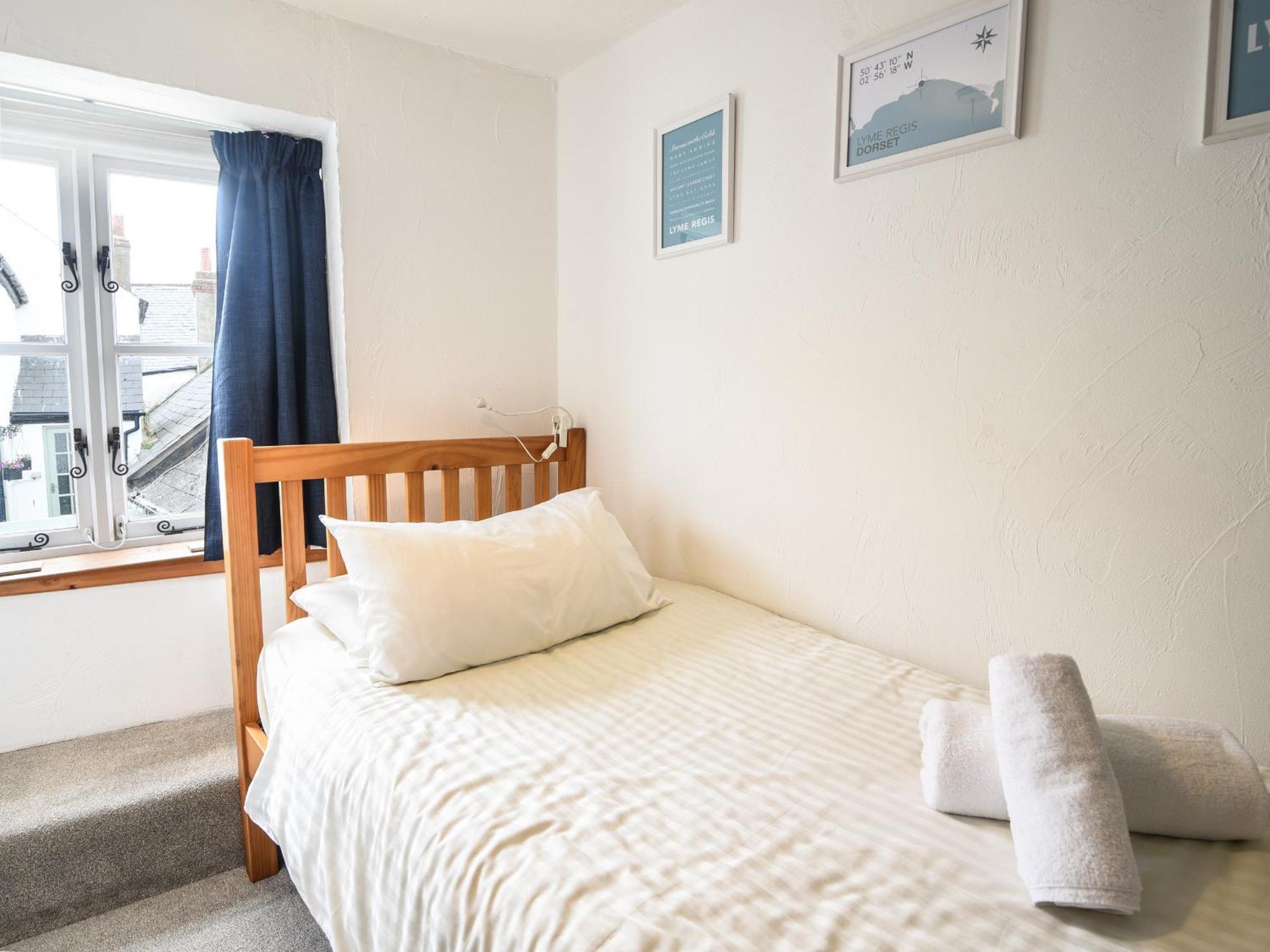 Cleve * Lyme Regis