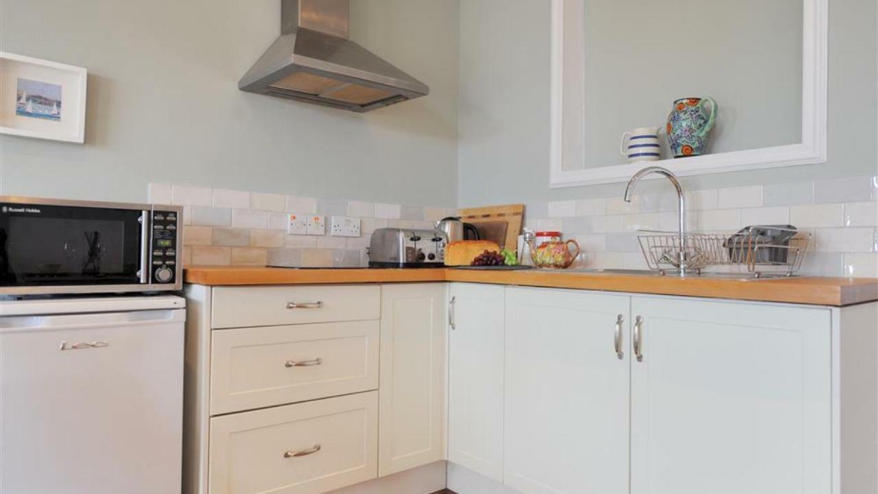 The At Queen Anne's Apartment Lyme Regis