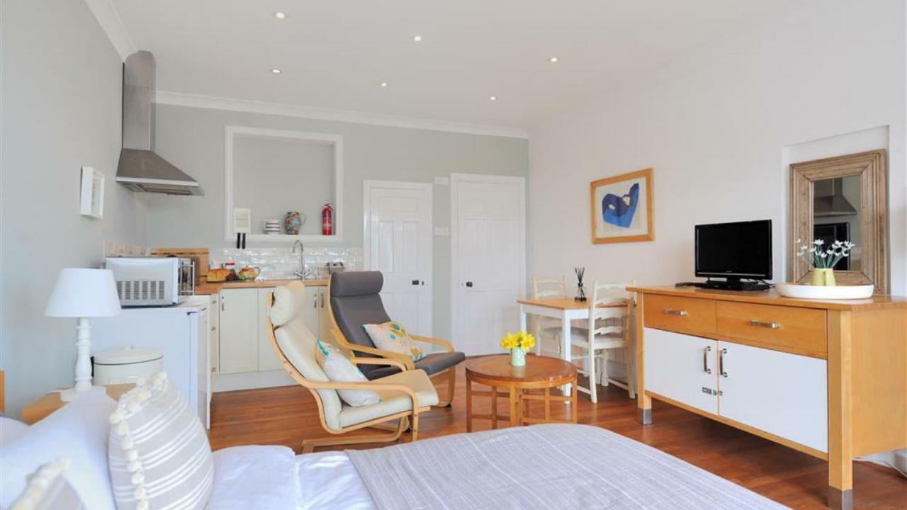 The At Queen Anne's Apartment Lyme Regis