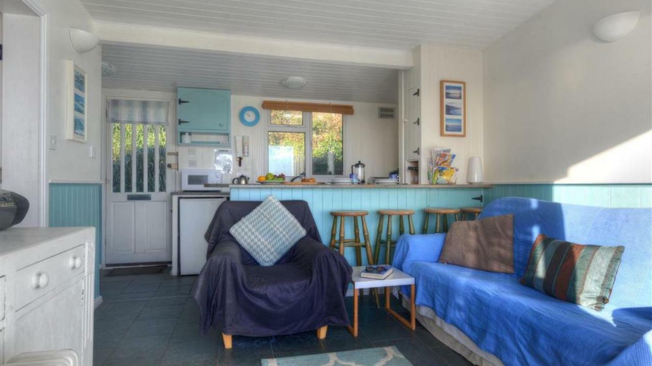 1 Wellhayes * Lyme Regis