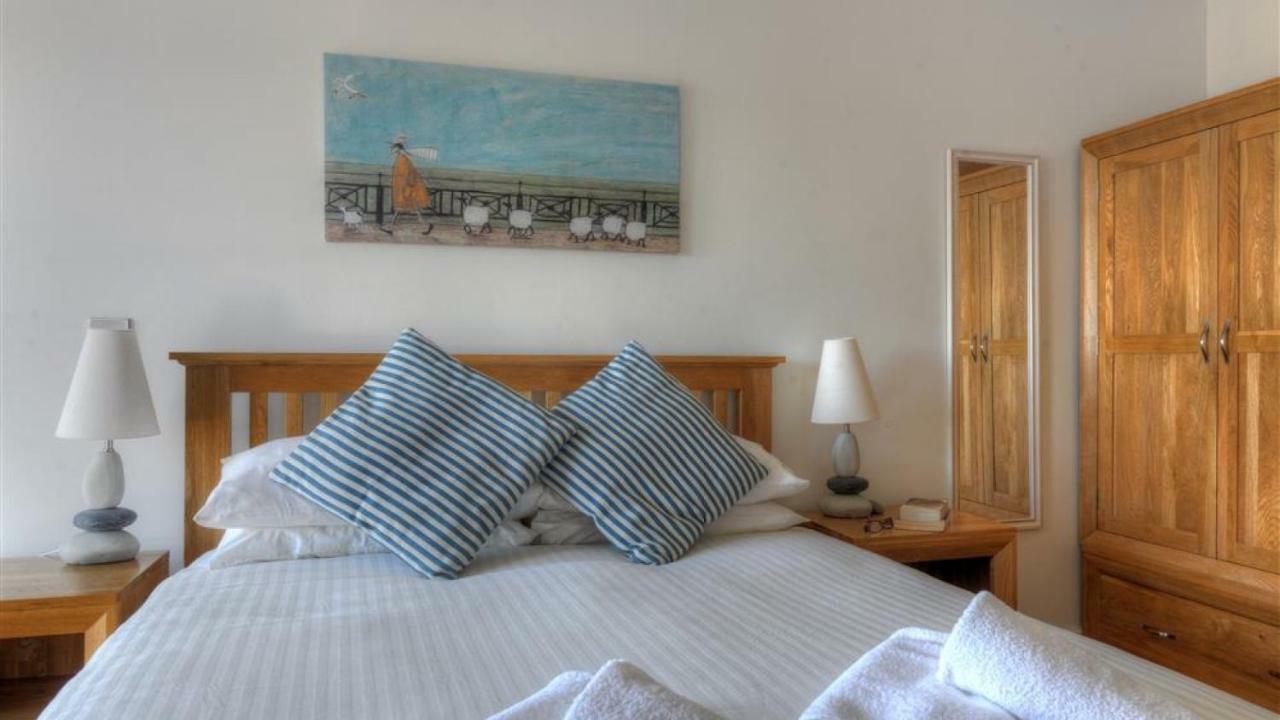 Surf And Sandpiper Holiday home