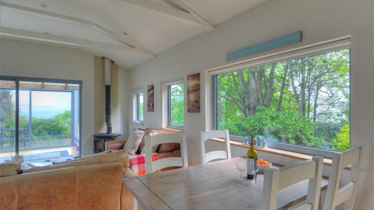 9 Farnham House * Lyme Regis