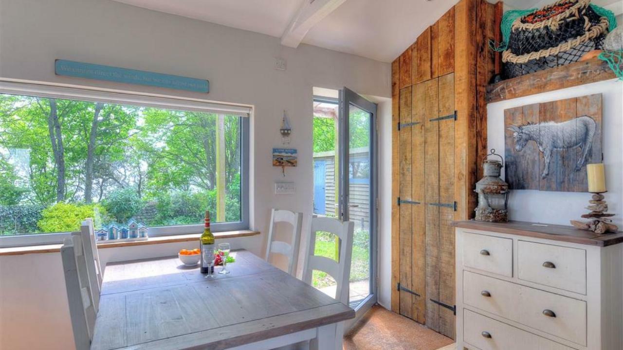 9 Farnham House Lyme Regis