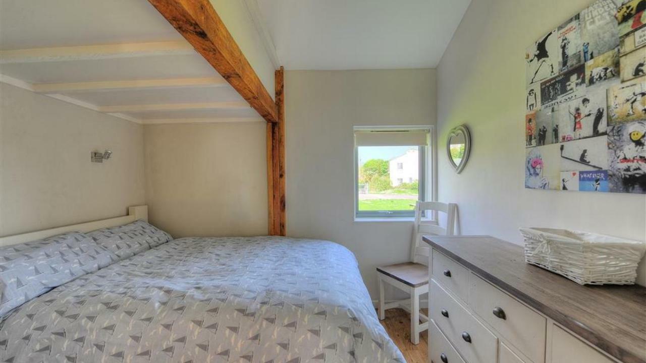 9 Farnham House Lyme Regis