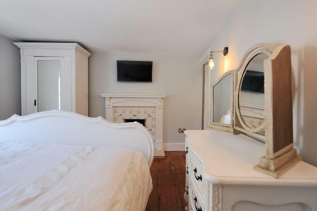 Little Monmouth 4 Bedroom Cottage, Old Town Lyme Regis, Dog Friendly And Parking Lyme Regis