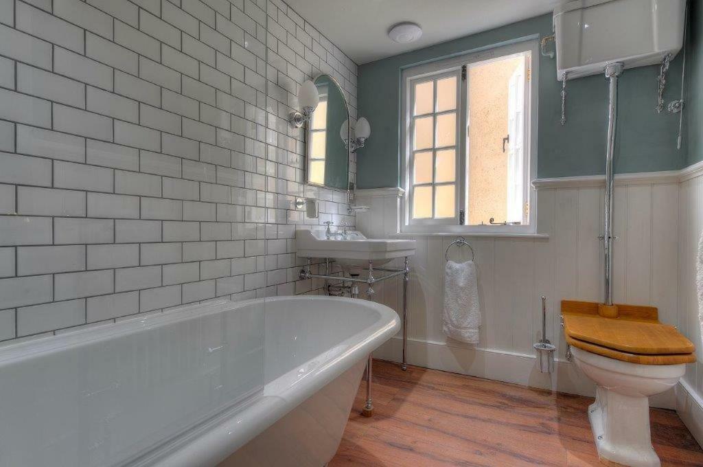 Little Monmouth 4 Bedroom Cottage, Old Town Lyme Regis, Dog Friendly And Parking *