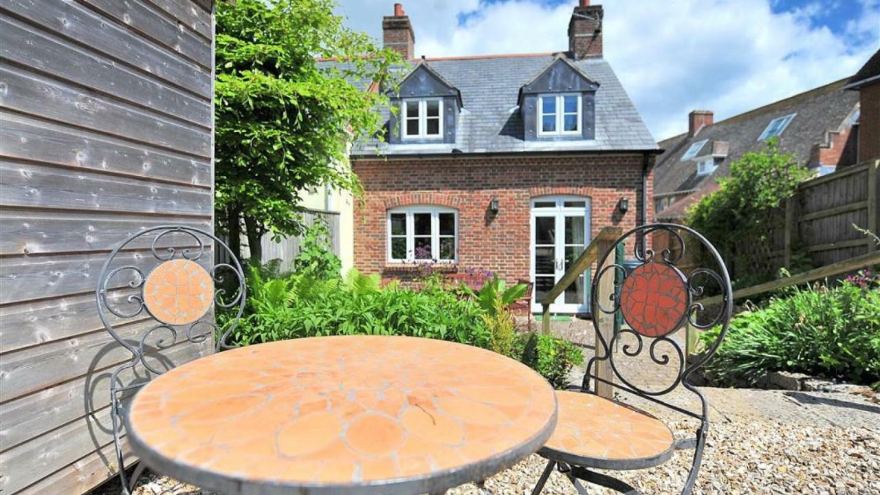 1 Woodroffe Meadow