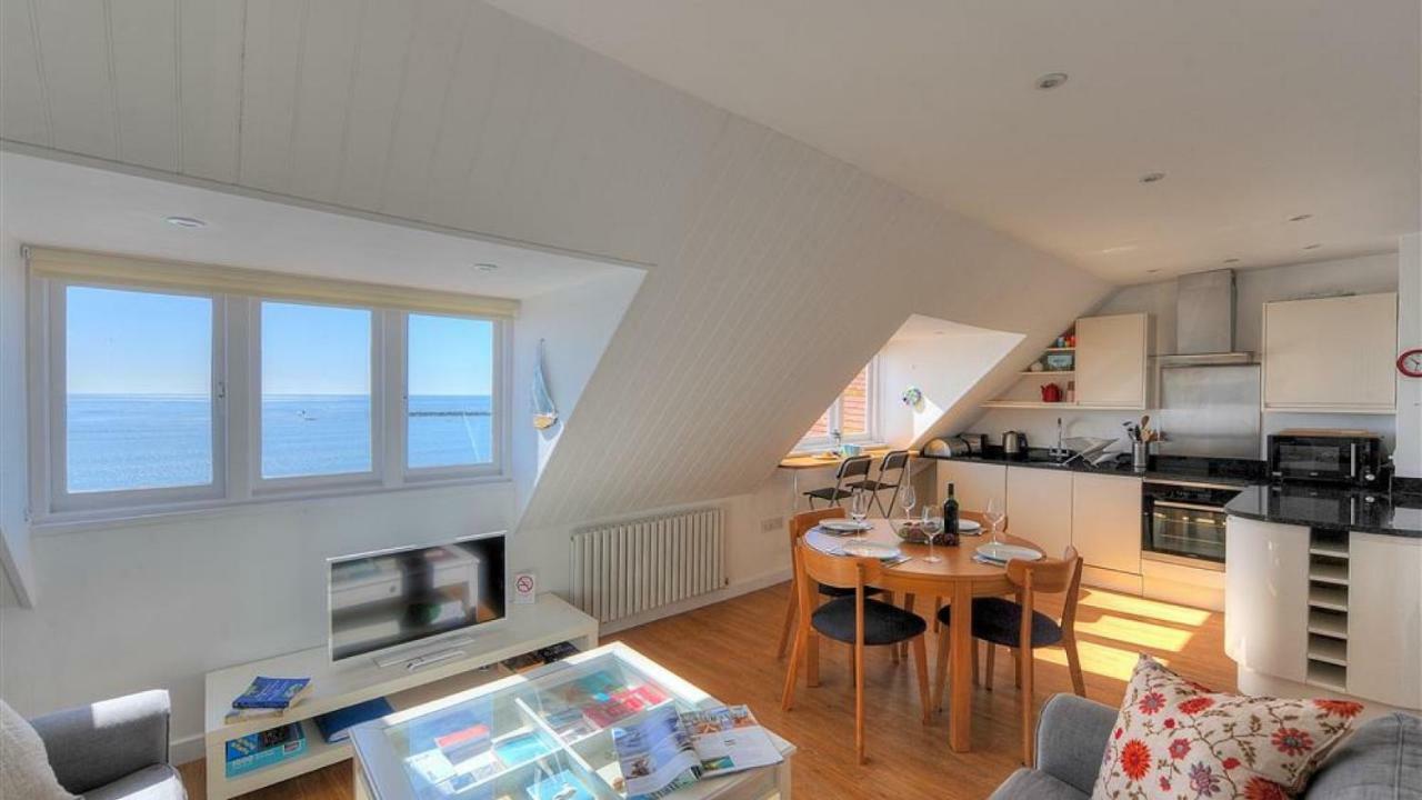 Apartment Seascape *