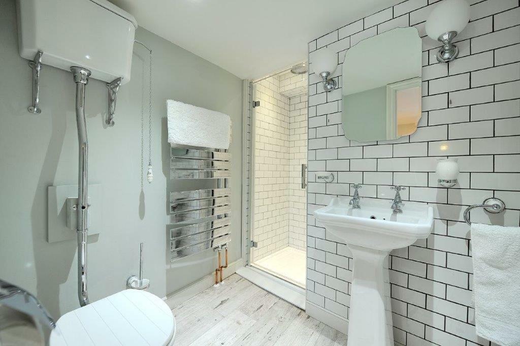Little Monmouth 4 Bedroom Cottage, Old Town Lyme Regis, Dog Friendly And Parking