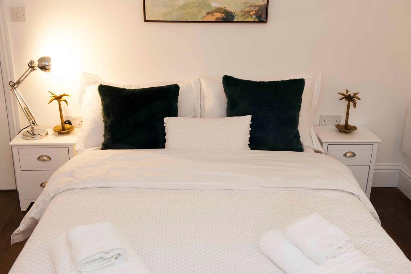 Silver View-spa Hot Tub-beautiful Sea Views-free Parking- Lyme Regis