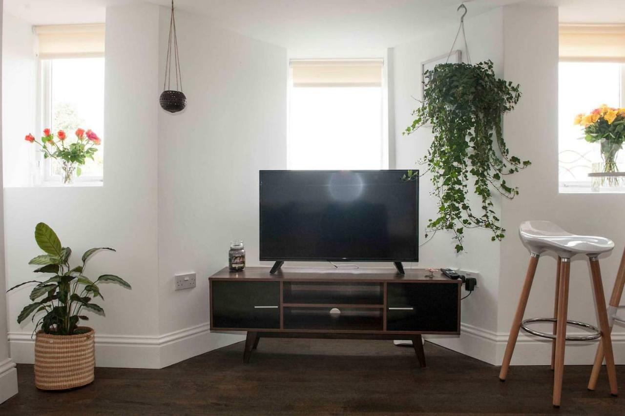 Apartment Silver View-spa Hot Tub-beautiful Sea Views-free Parking- Lyme Regis
