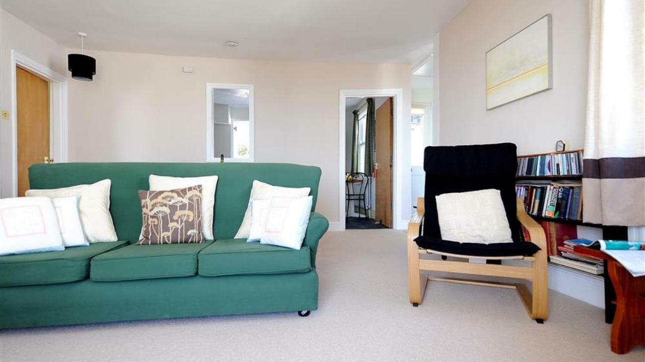 2 Harbour Heights *