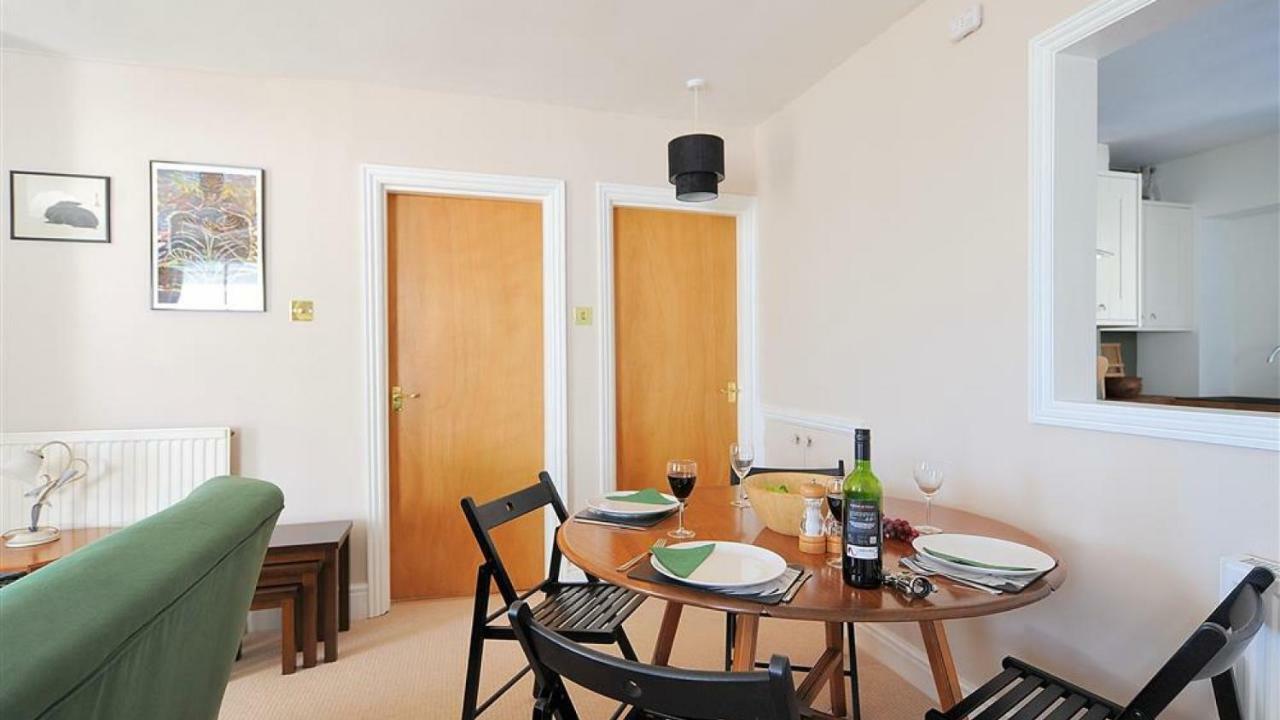 2 Harbour Heights Apartment *