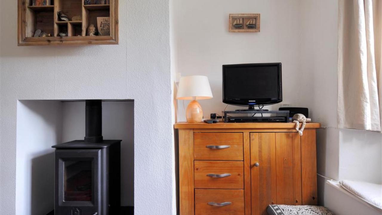 2 Lymbrook Cottages