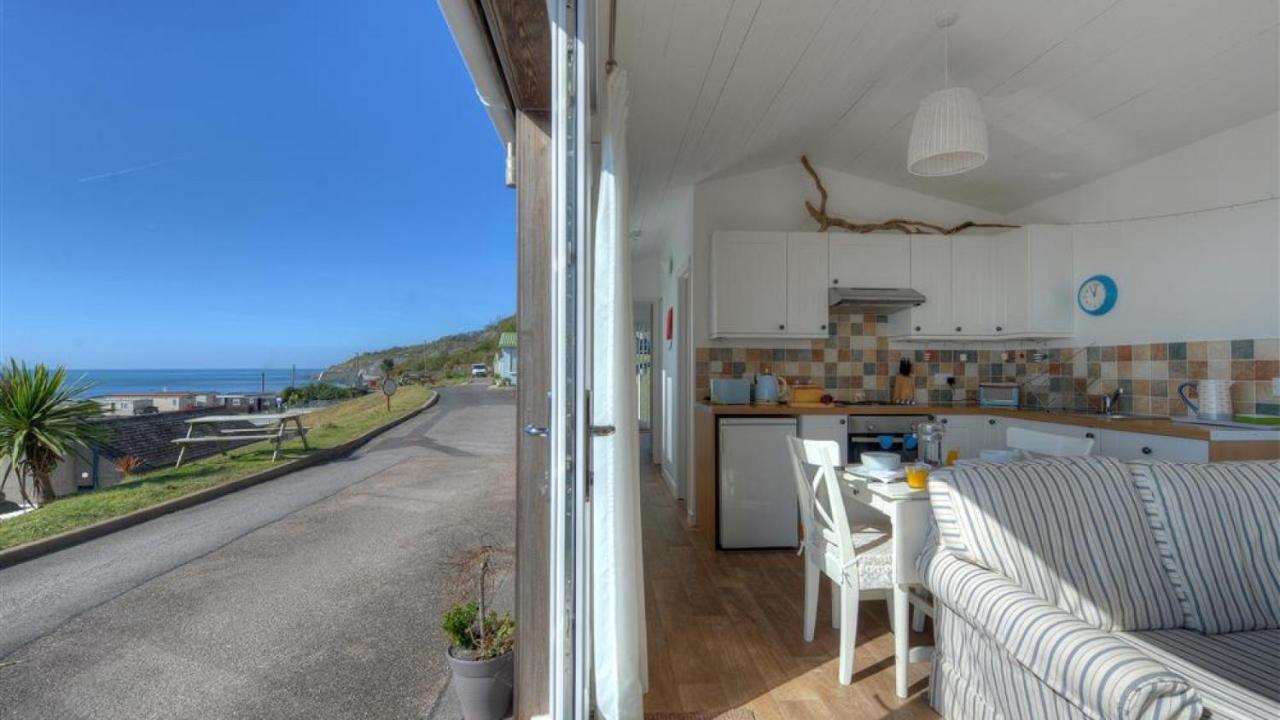 The Hut Holiday home Lyme Regis