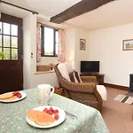 1 Bed In Lyme Regis 90145