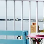 9 Bay View Court