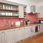 Burton House Apartment