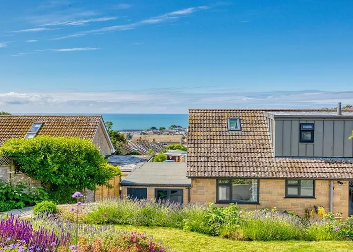 Pass The Keys Stunning Holiday Home In Lyme Regis - Sleeps 8
