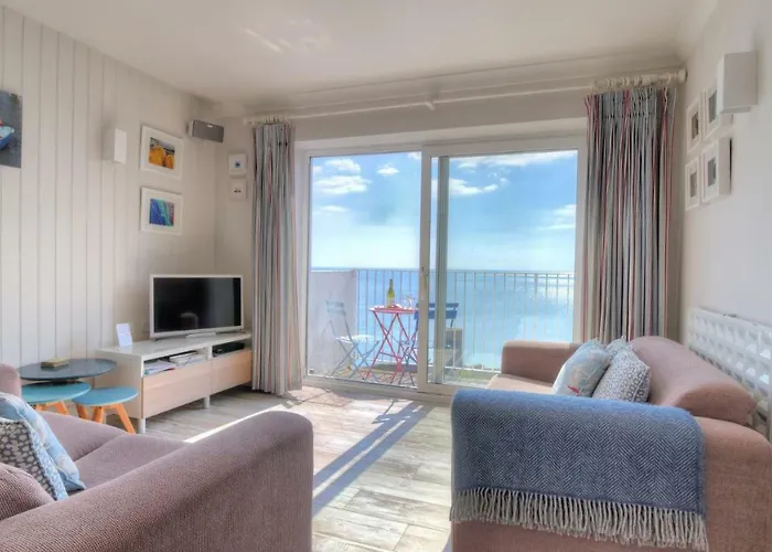 9 Bay View Court