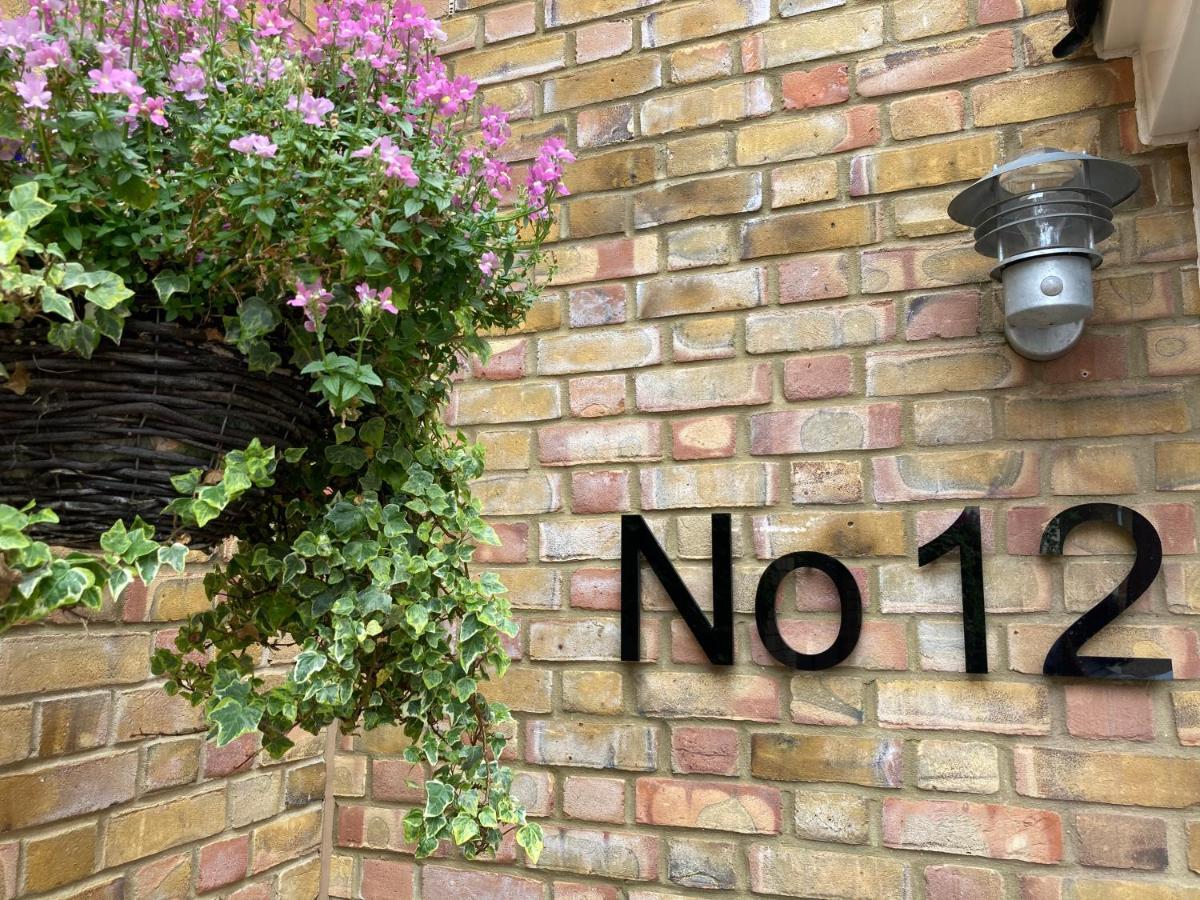 Bed & Breakfast No 12