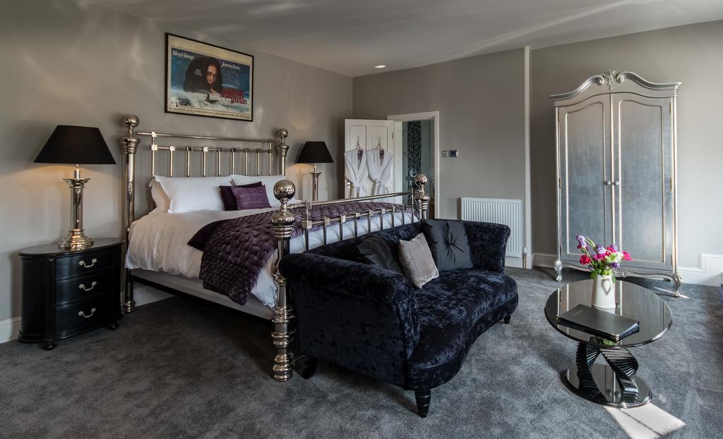 Country house Dower House *