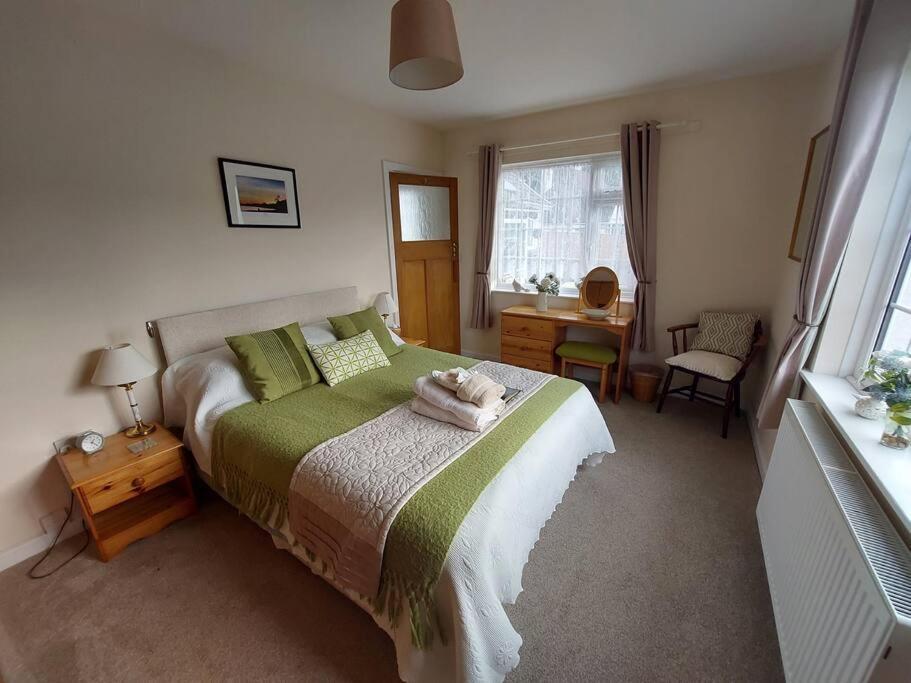 Private Apartment, Parking, Sea And Country Views *