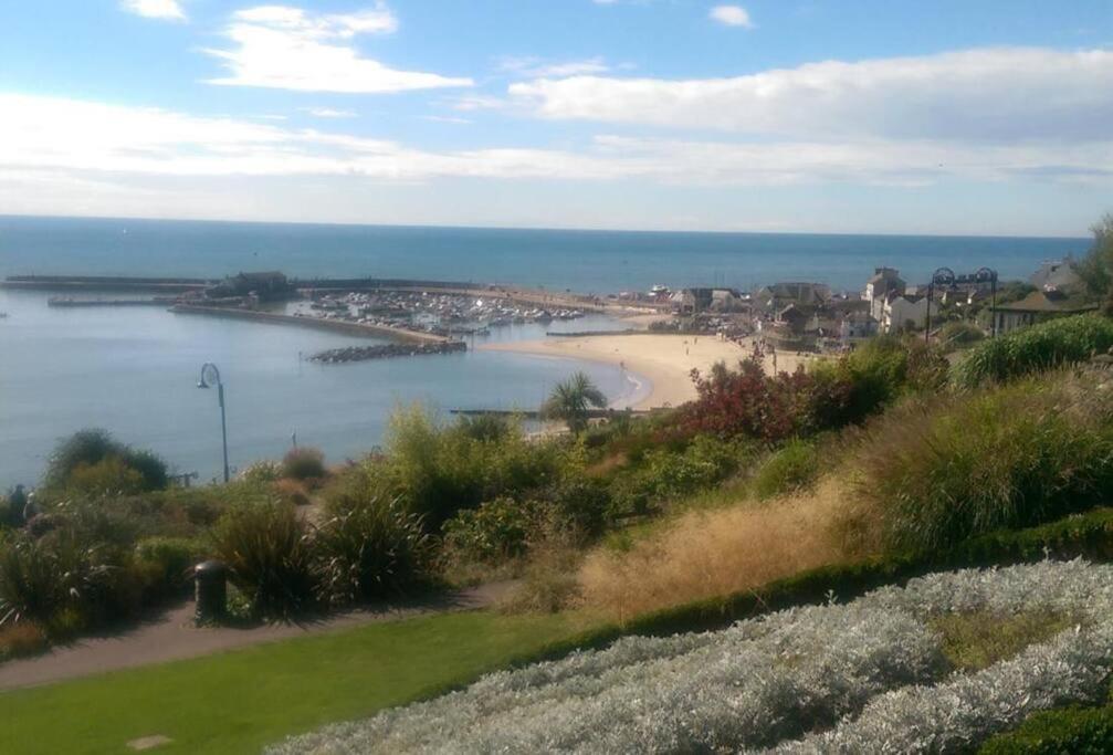 Private Apartment, Parking, Sea And Country Views Lyme Regis