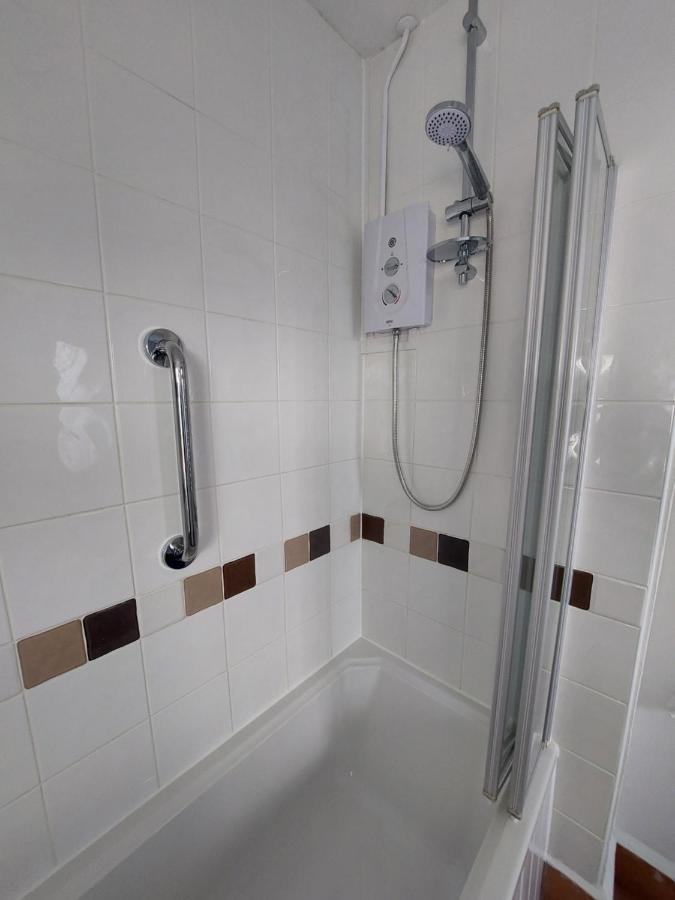Private Apartment, Parking, Sea And Country Views *