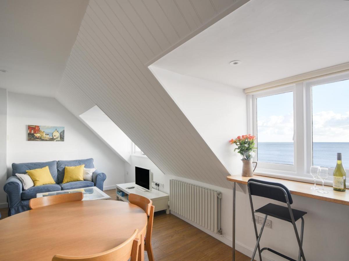 Seascape Apartment *