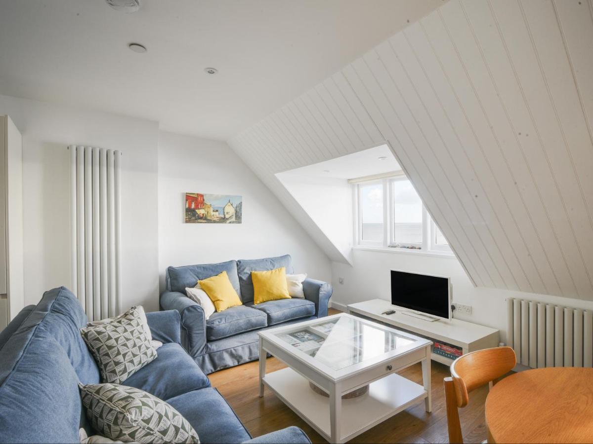 Seascape Apartment *