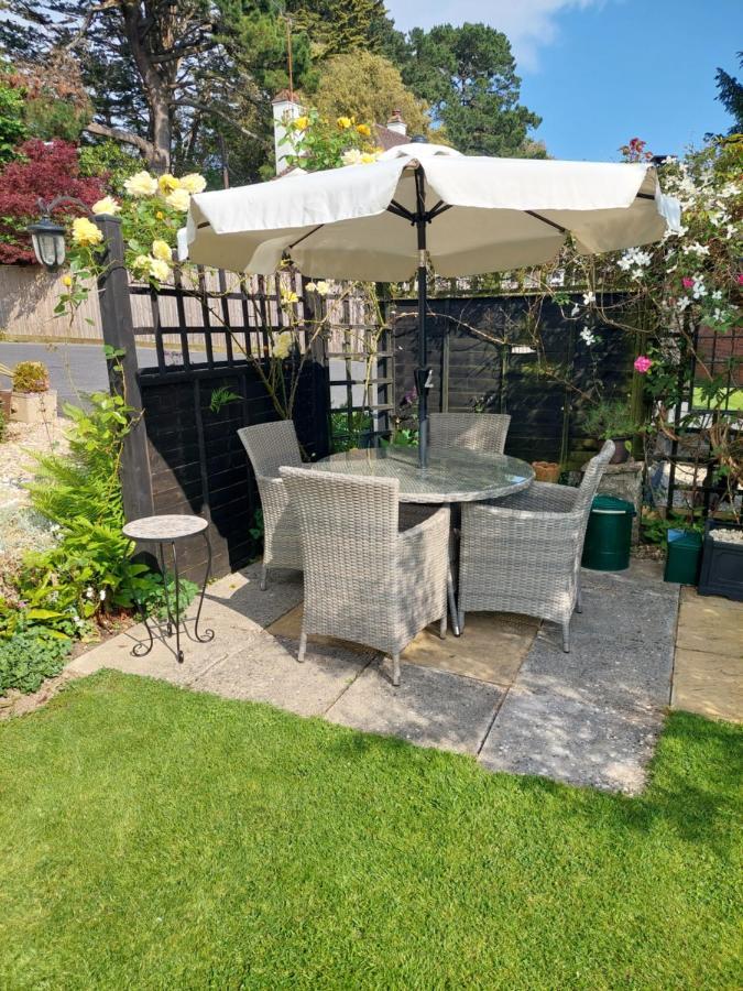 Private Apartment, Parking, Sea And Country Views * Lyme Regis