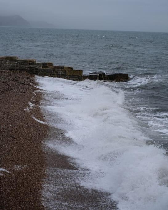 Casa de férias With Seafront Hut, Lyme Regis, Dorset *