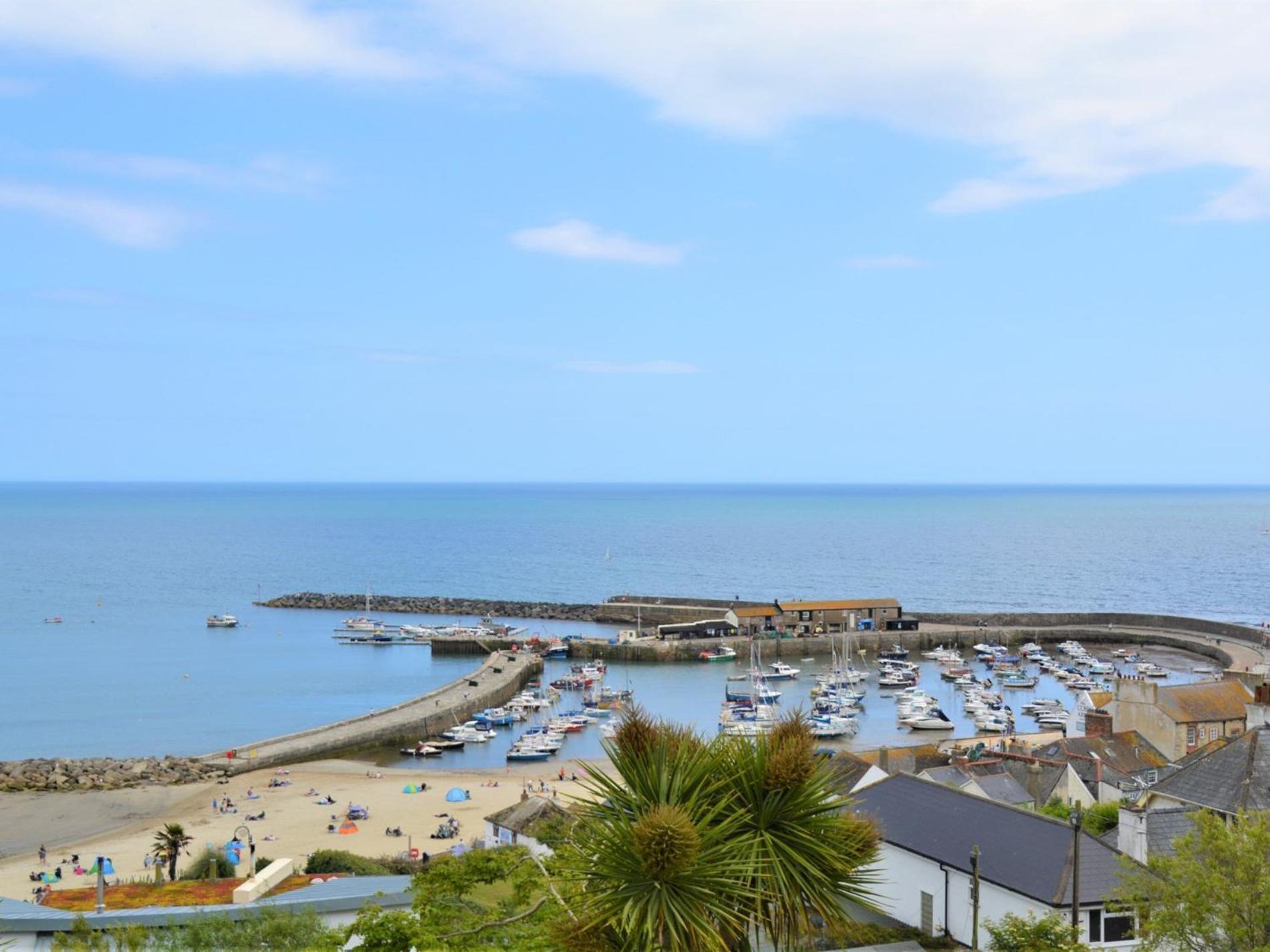 1 Bed In 90145 * Lyme Regis