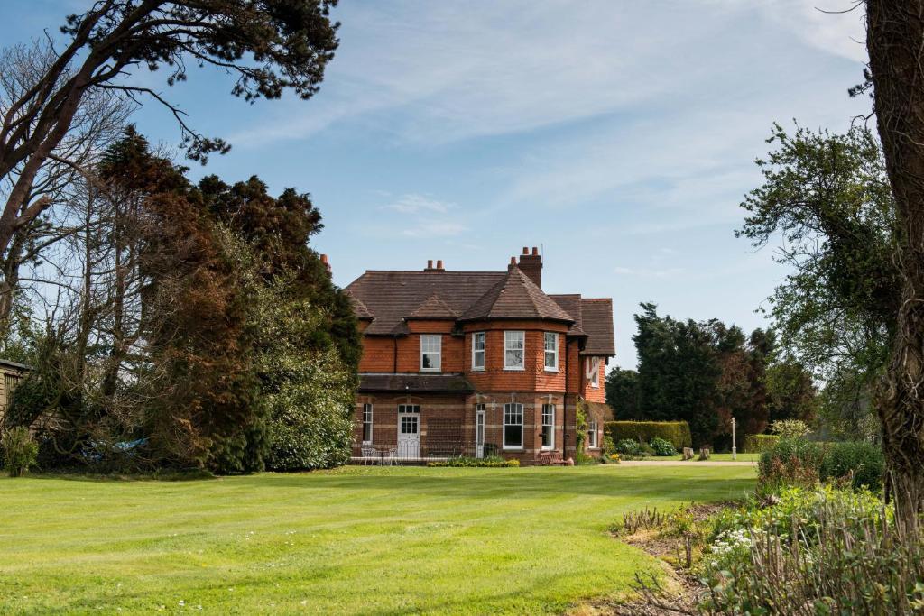 Country house Dower House *